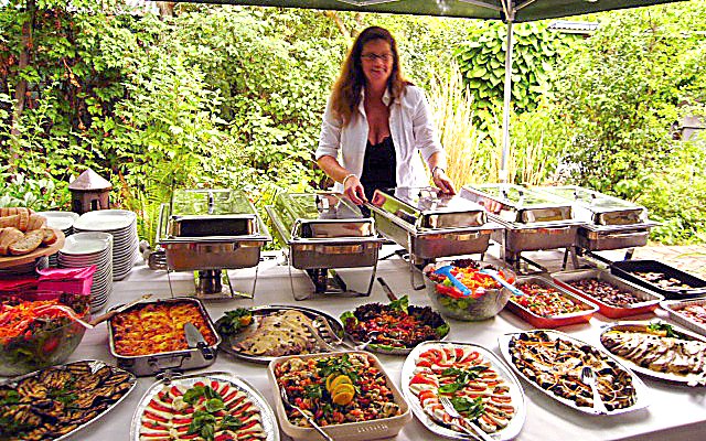Catering-Buffet mit italienischen Spezialitäten